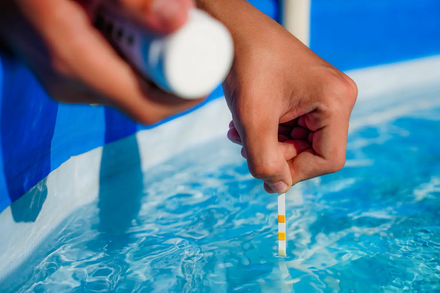 Como medir o PH e o cloro da piscina