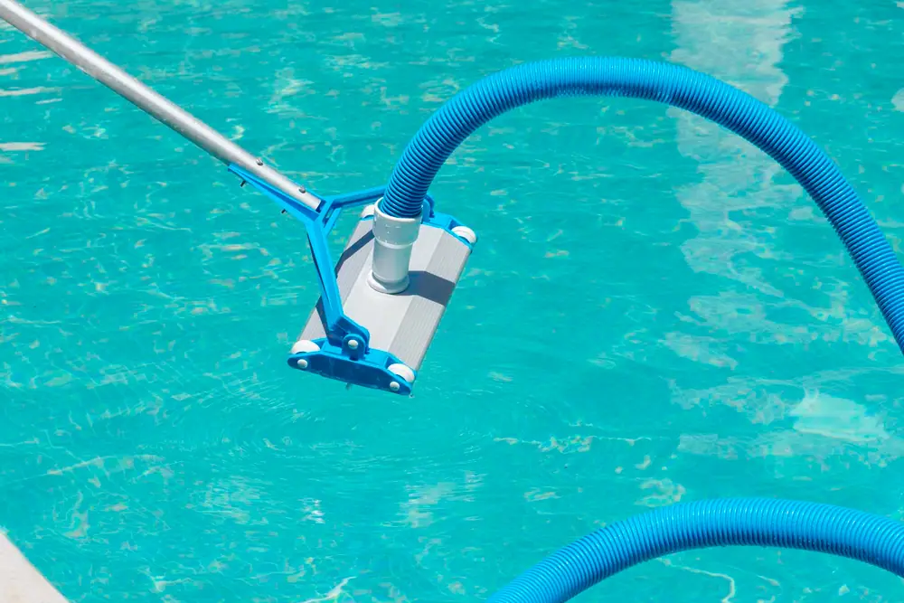 razões para utilizar um serviço de aspirador de piscina