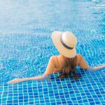 Descubra as melhores opções de aquecedor de piscina para manter a água quentinha e aproveitar sua área de lazer durante o frio.