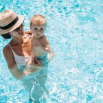 Ter uma piscina em casa é maravilhoso. No entanto, é essencial manter a piscina em bom estado, com manutenções e cuidados com o equipamento.