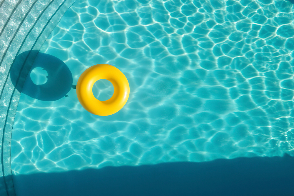 Saiba como fazer o tratamento de água de piscina de forma correta, as etapas, os produtos ideais e os cuidados certos.