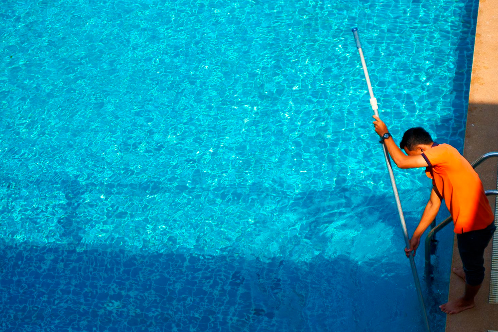 Veja quais são os cuidados ideais para a manutenção de piscinas e como manter a sua sempre pronta para o uso.