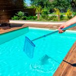 Saiba como cuidar da piscina no verão com dicas de limpeza, segurança e manutenção durante toda a temporada.