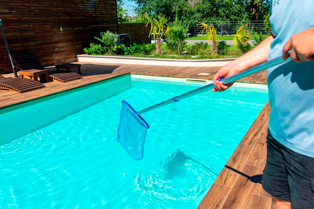 Saiba como cuidar da piscina no verão com dicas de limpeza, segurança e manutenção durante toda a temporada.